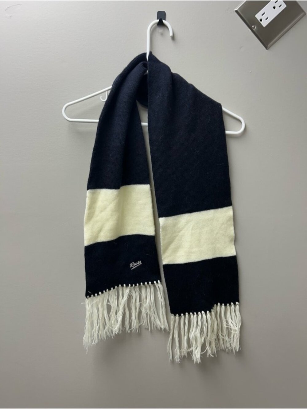 Roots Women’s Black & White Colour Block Scarf